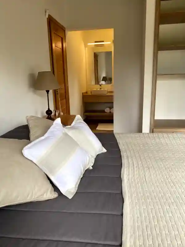 Entrance to en-suite bathroom