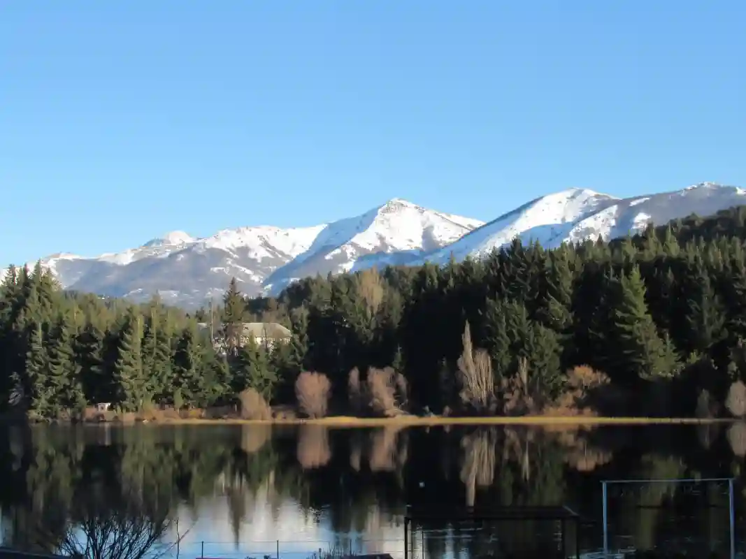 Lake views from La Bustillo 500 meters from Cinco Cumbres