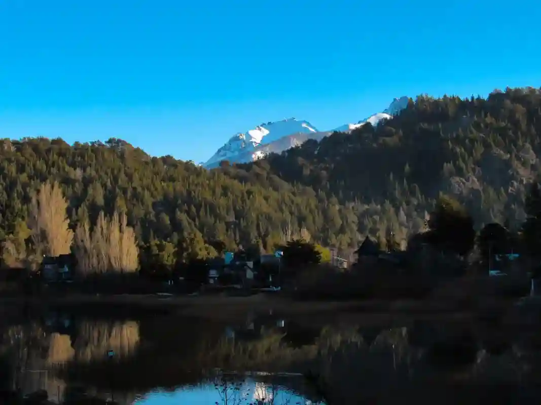 Lake views from La Bustillo 500 meters from Cinco Cumbres